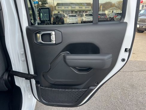 New 2026 Jeep Gladiator Sport image 12