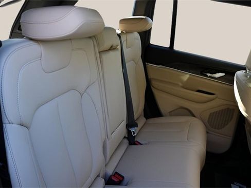 New 2025 Jeep Grand Cherokee Limited image 17