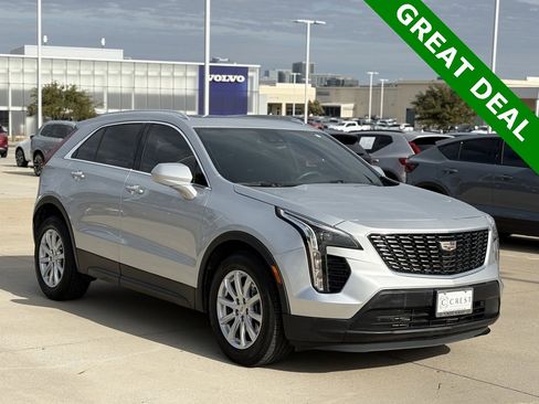 Used 2022 Cadillac XT4 Luxury w/ Cold Weather Package image 5