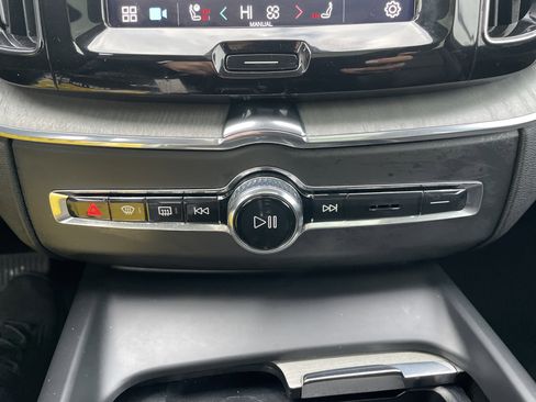 Used 2025 Volvo XC60 B5 Plus image 50