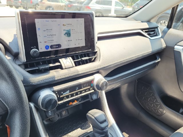 Used 2025 Toyota RAV4 LE FWD image 27