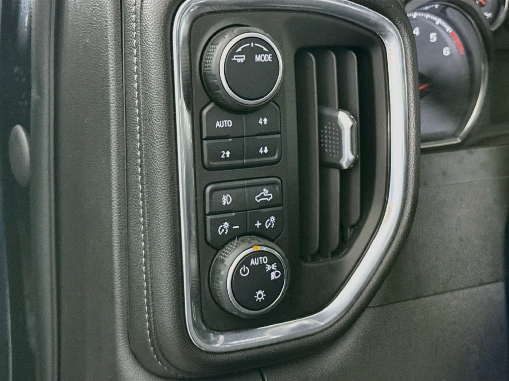 Used 2021 Chevrolet Silverado 1500 LT Trail Boss w/ Bed Protection Package AWD/4WD image 18