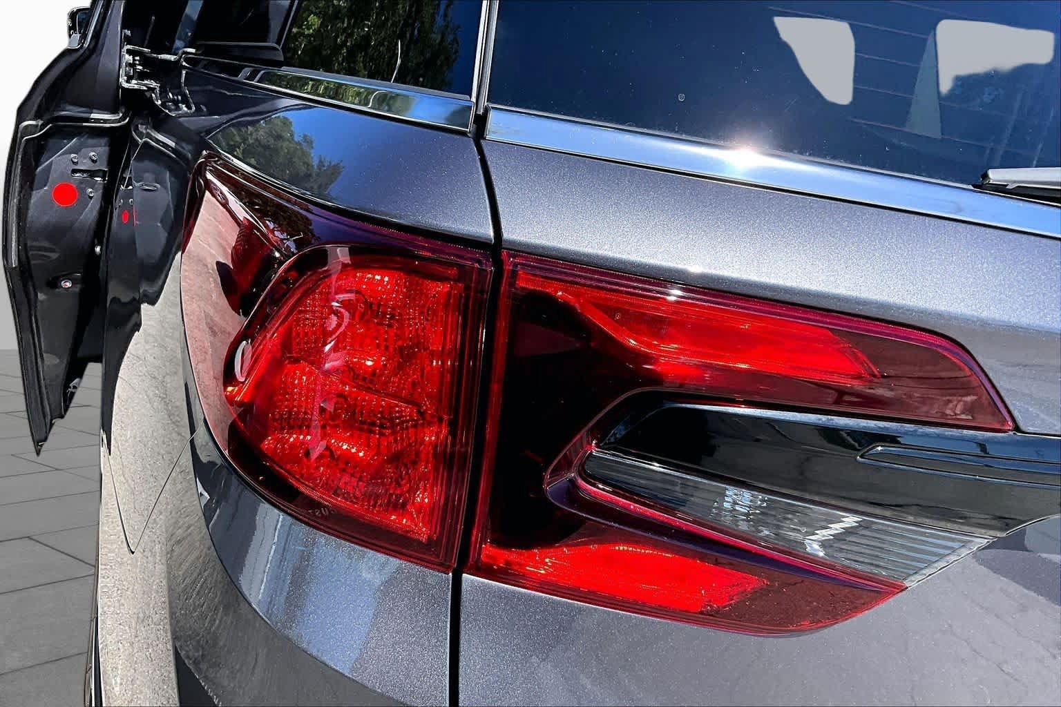 Used 2025 Honda Odyssey Elite image 29
