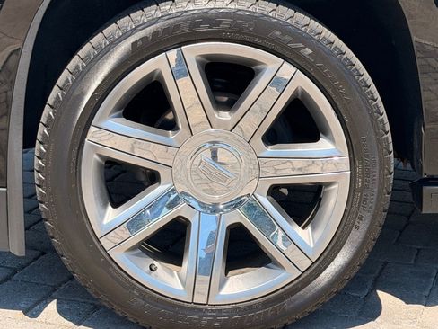 Used 2019 Cadillac Escalade Premium Luxury image 13