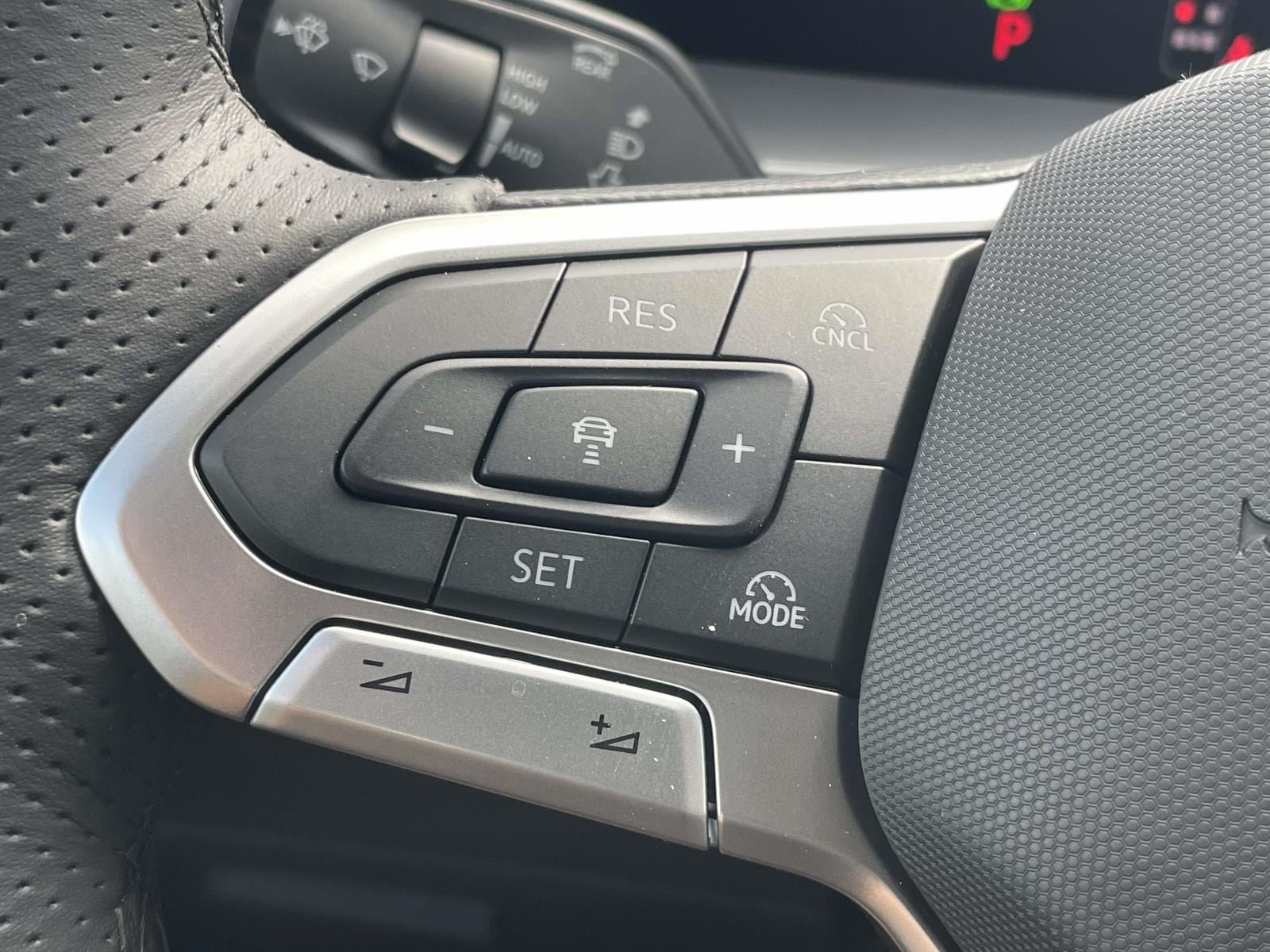 New 2026 Volkswagen Tiguan SE R-Line FWD image 22