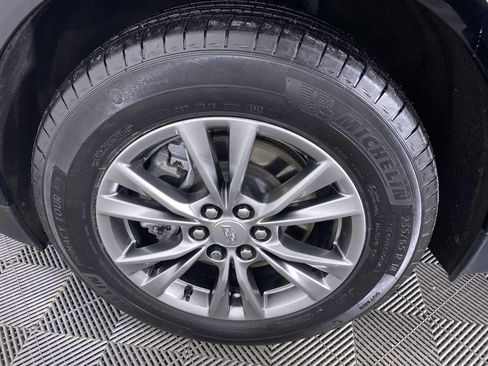 Certified 2023 Cadillac XT5 Premium Luxury w/ LPO, Floor Liner Package AWD/4WD image 30