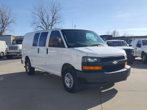Used 2018 Chevrolet Express 3500 w/ Driver Convenience Package image 5