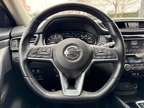 Used 2020 Nissan Rogue SV FWD image 19