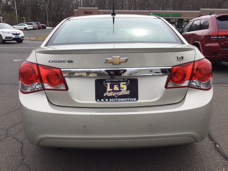 Used 2013 Chevrolet Cruze Eco w/ Enhanced Safety Package FWD image 9