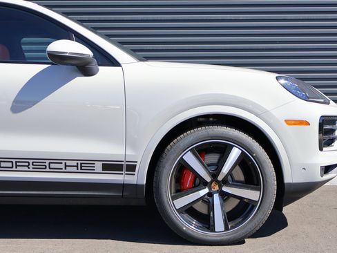 New 2026 Porsche Cayenne S image 11