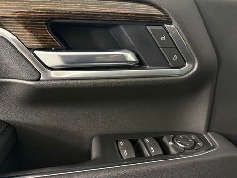Used 2025 GMC Sierra 1500 Elevation image 16
