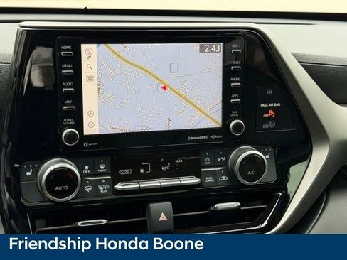 Used 2020 Toyota Highlander XLE AWD/4WD image 24
