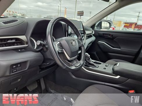 Used 2023 Toyota Highlander LE image 22