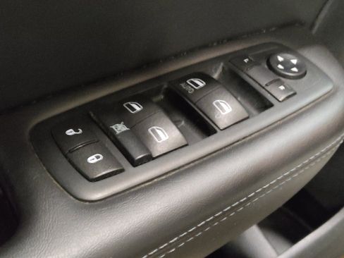 Used 2015 Chrysler 200 S w/ Comfort Group FWD image 27
