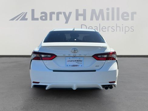 Used 2022 Toyota Camry SE w/ Convenience Package image 4