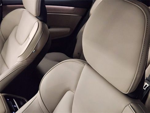 New 2026 Volvo XC90 B6 Plus w/ Protection Package Premier image 15