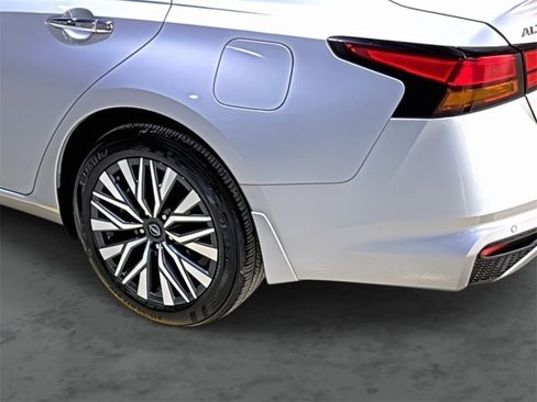 Certified 2024 Nissan Altima 2.5 SV image 9