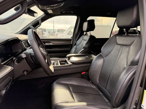 Used 2024 Jeep Wagoneer L Series II w/ Flexible Seating Group image 5