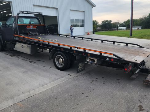 Used 2017 Ford F650 2WD Regular Cab Super Duty image 7