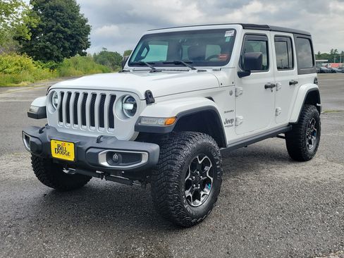 Used 2018 Jeep Wrangler Unlimited Sahara AWD/4WD image 1