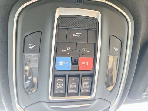 Used 2025 Jeep Grand Cherokee Summit AWD/4WD image 34