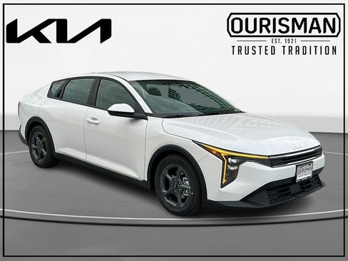 New 2025 Kia K4 LXS image 1