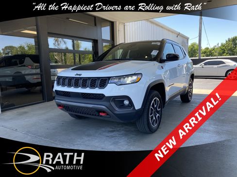 Used 2024 Jeep Compass Trailhawk AWD/4WD image 1