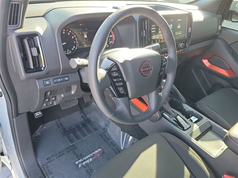 Used 2025 Nissan Frontier PRO-4X image 24