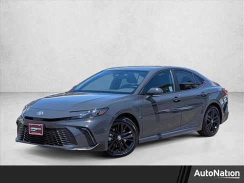 Used 2025 Toyota Camry SE FWD image 1