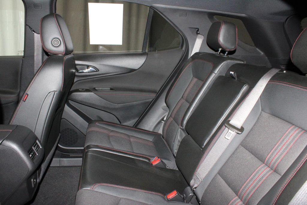 Used 2023 Chevrolet Equinox RS FWD image 23
