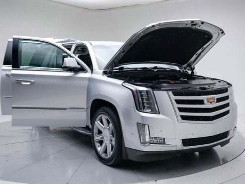 Used 2019 Cadillac Escalade ESV Luxury image 30