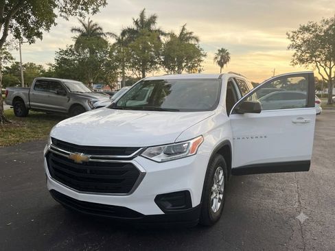 Used 2018 Chevrolet Traverse LS FWD image 1
