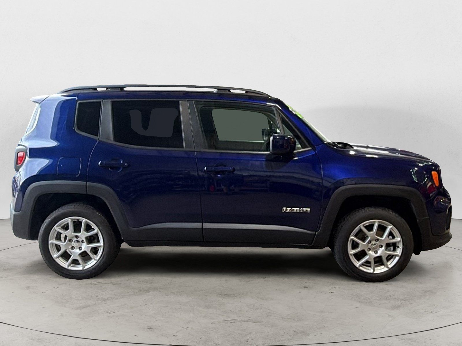 Used 2019 Jeep Renegade Latitude w/ Cold Weather Group AWD/4WD image 7