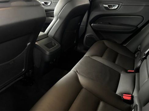 Used 2025 Volvo XC60 B5 Plus image 13