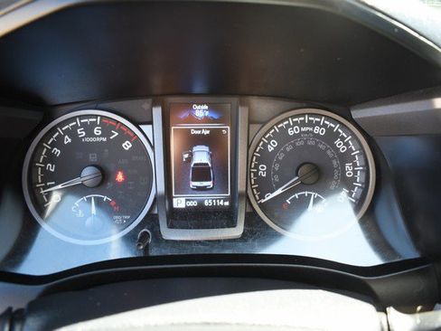 Used 2022 Toyota Tacoma TRD Off-Road image 31