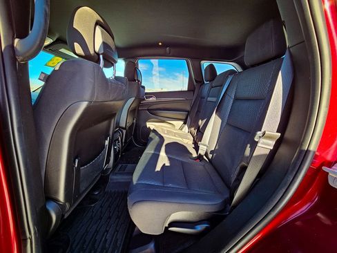 Used 2018 Jeep Grand Cherokee Laredo image 28