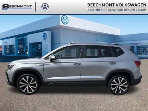 Used 2024 Volkswagen Taos SE FWD image 4