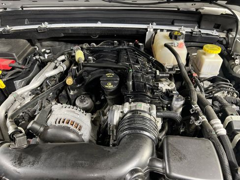 Used 2022 Jeep Gladiator Willys image 28