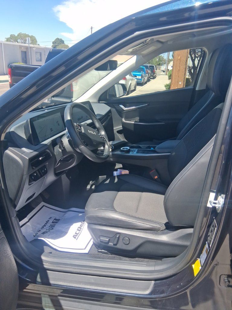 Used 2024 Kia EV6 Light RWD image 5
