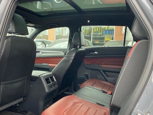 Certified 2022 Volkswagen Atlas Cross Sport SEL Premium R-Line image 22