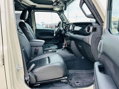 Used 2022 Jeep Wrangler Unlimited Sahara AWD/4WD image 27