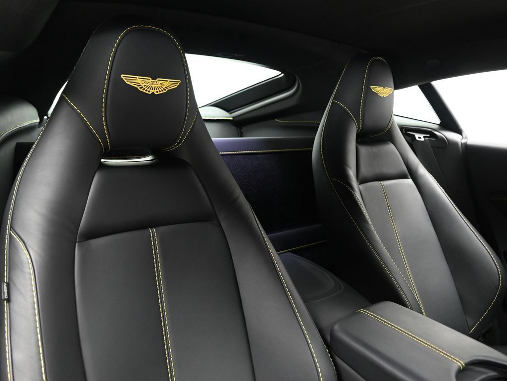 Used 2022 Aston Martin V8 Vantage Coupe RWD image 14