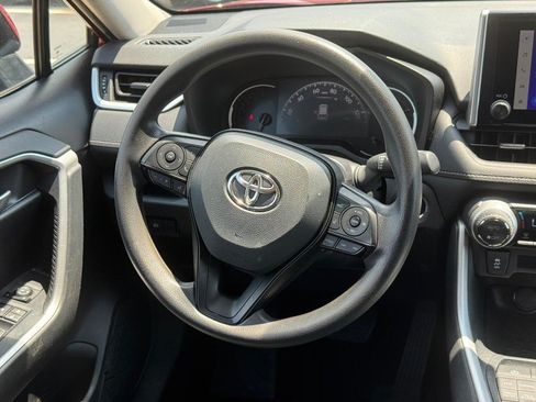 Used 2025 Toyota RAV4 XLE AWD/4WD image 13