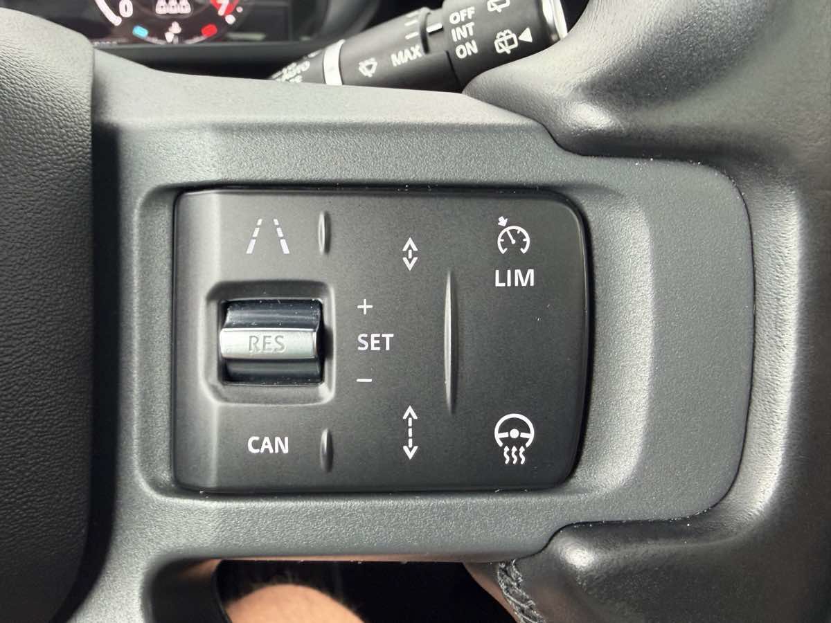 Used 2024 Land Rover Defender 130 X-Dynamic SE AWD/4WD image 29