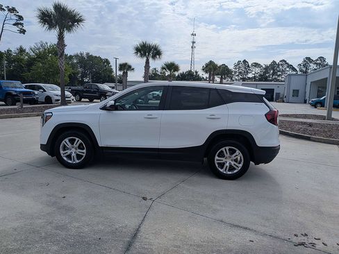 Used 2024 GMC Terrain SLE FWD image 6
