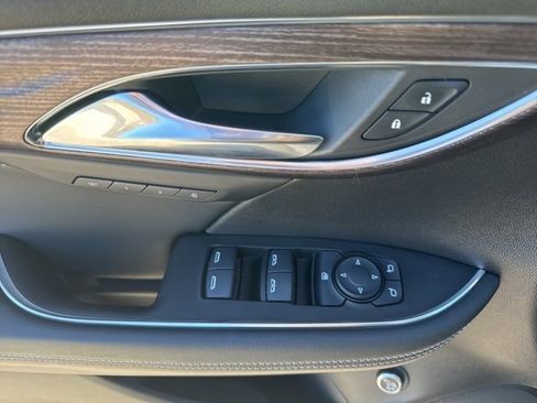 Used 2021 Buick Envision Avenir w/ Technology Package II image 10