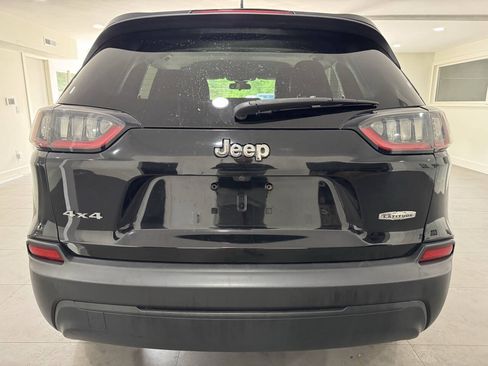 Used 2019 Jeep Cherokee Latitude Plus w/ Cold Weather Group AWD/4WD image 7