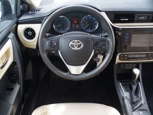 Used 2017 Toyota Corolla LE FWD image 5