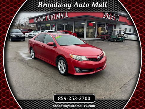 Used 2012 Toyota Camry SE w/ Convenience Pkg FWD image 1