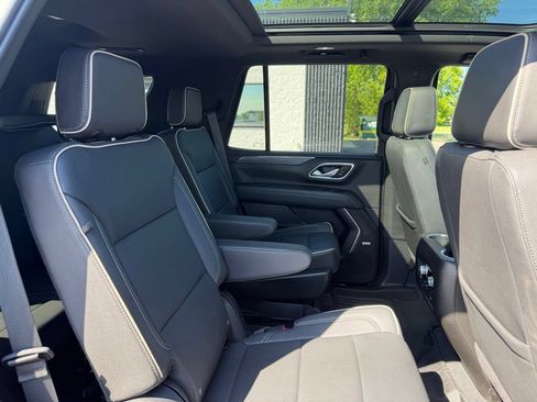 Used 2023 GMC Yukon SLT w/ SLT Premium Package AWD/4WD image 30
